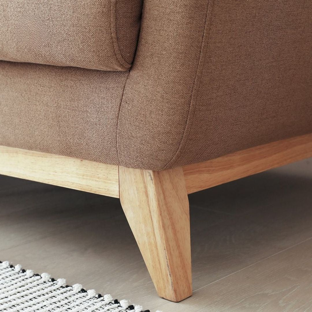 Klassisk og stilren treseter sofa
