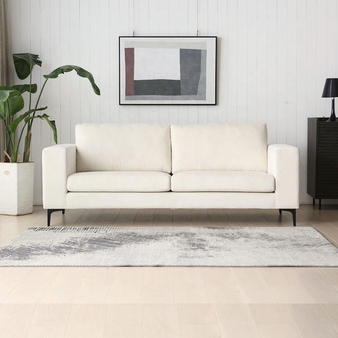 Minimalistisk og moderne hvit sofa