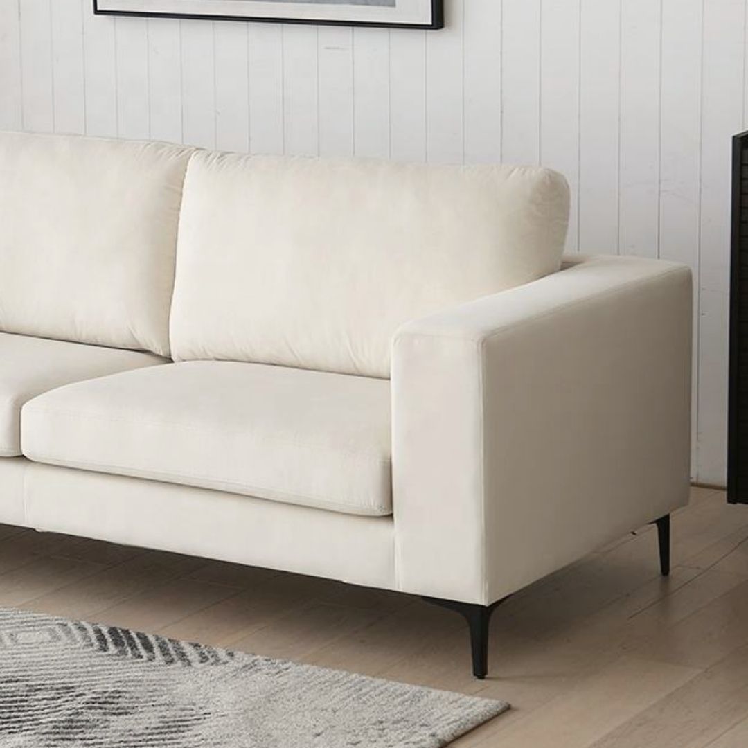 Minimalistisk og moderne hvit sofa