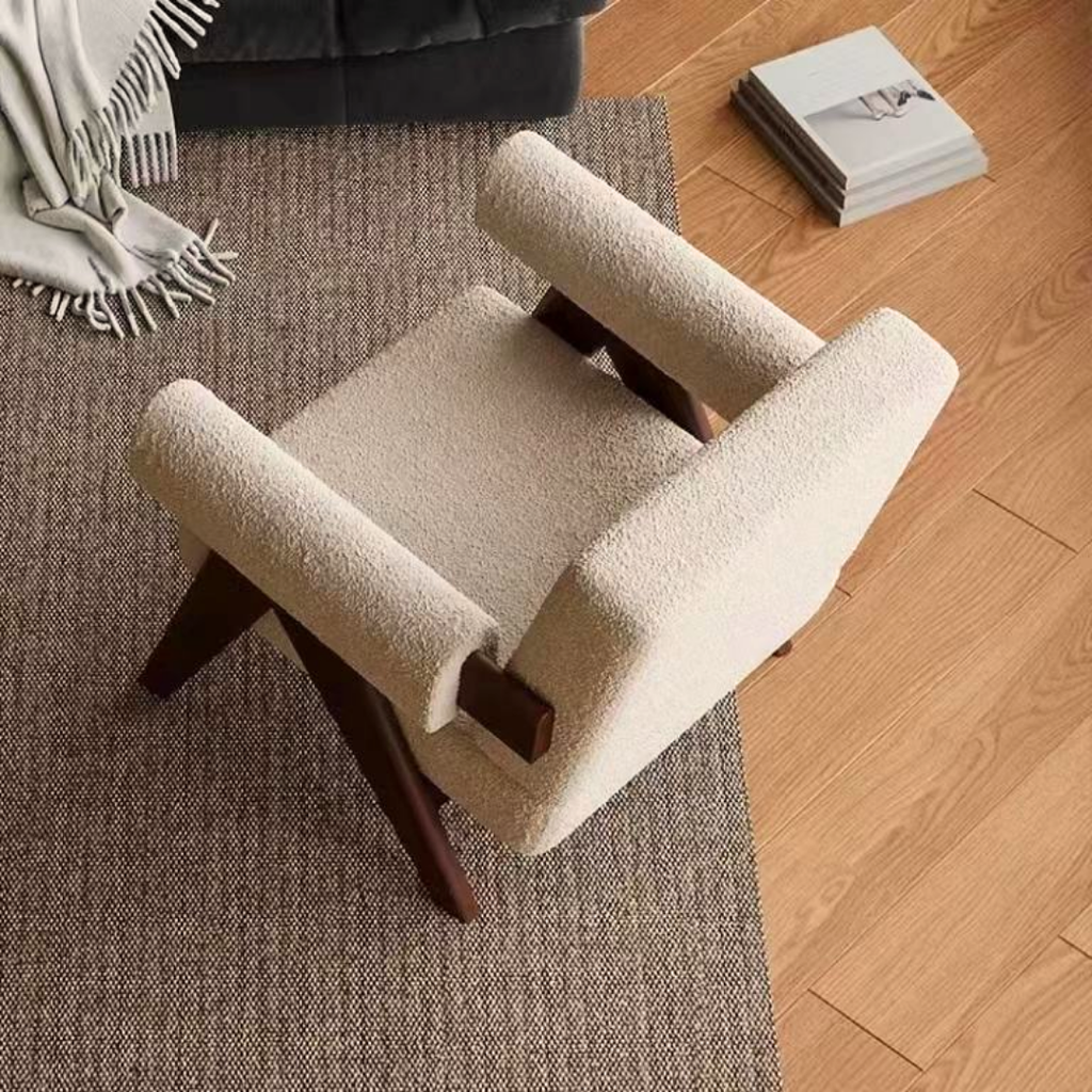 Ikonisk lenestol med bouclé-trekk