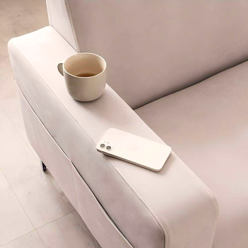 Stilren modulsofa med flyttbar pall