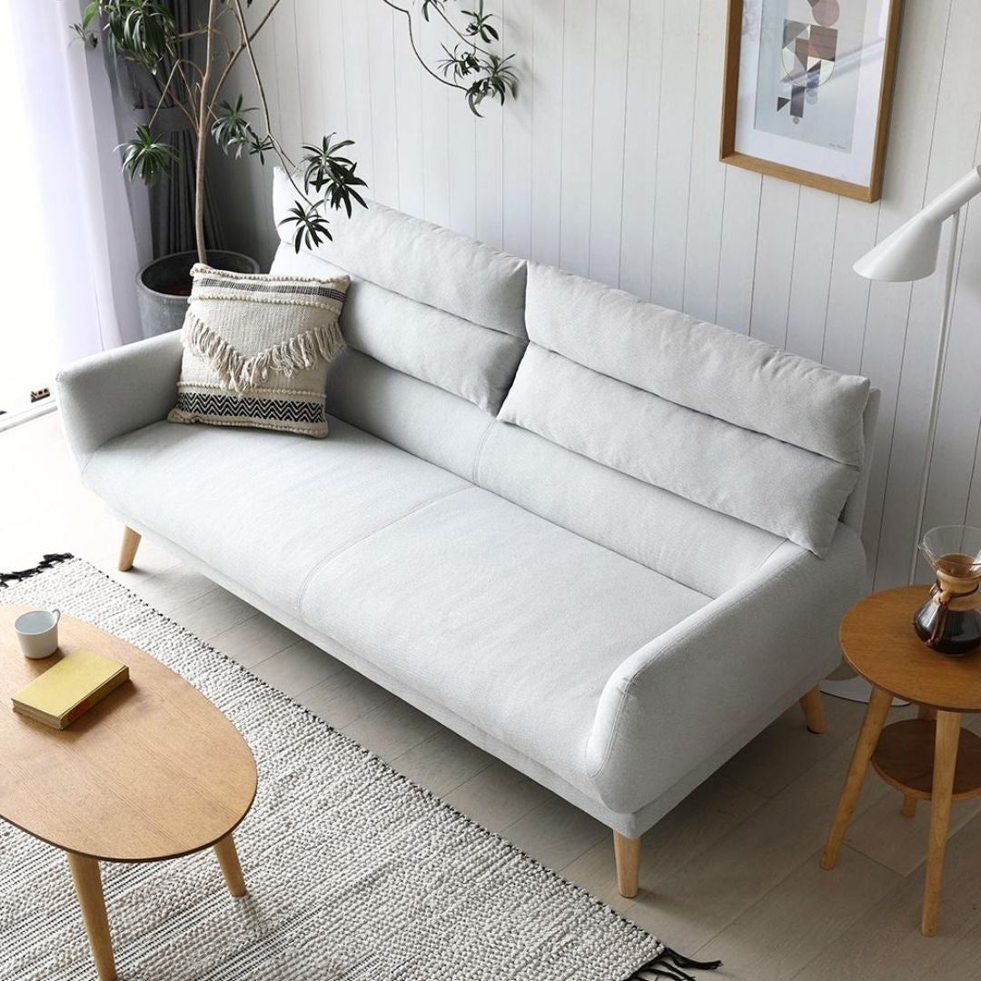 Moderne sofa med høy ryggstøtte