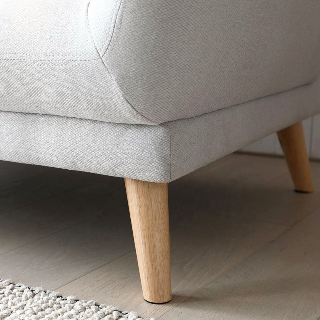 Moderne sofa med høy ryggstøtte